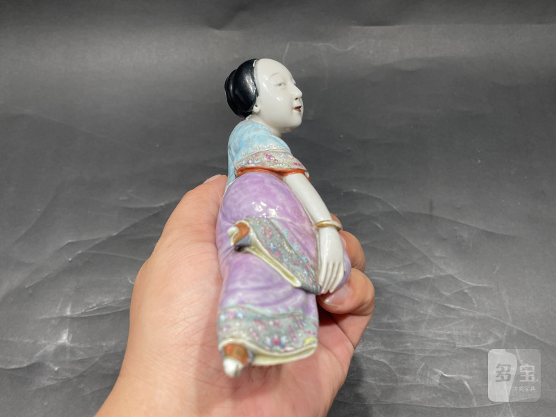清中期 粉彩仕女人物造像摆件（带木座） - 图5
